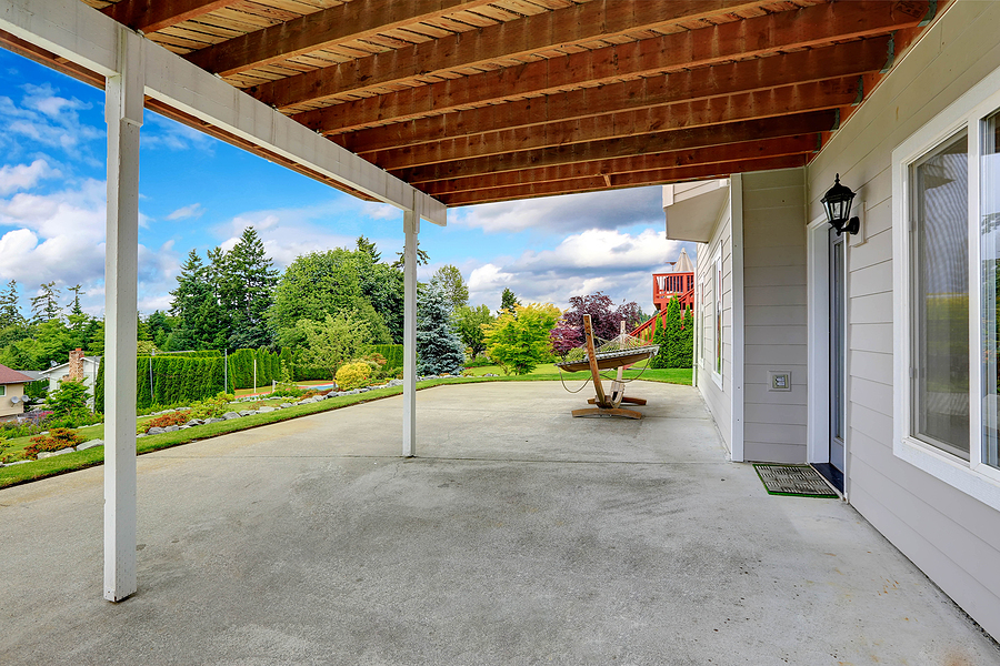 outdoor patio with garden